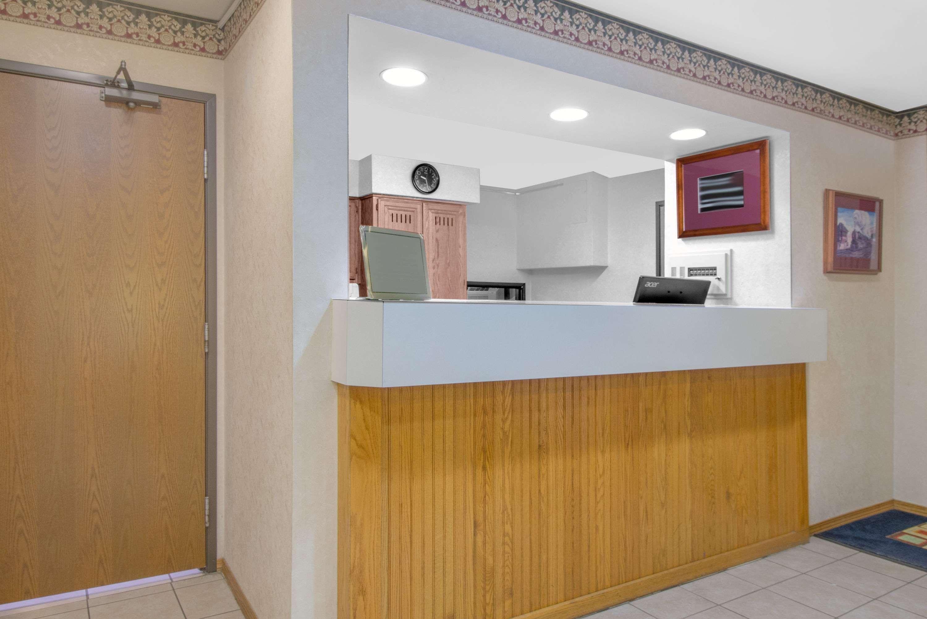 Hotel Super 8 By Wyndham Altoona Exterior foto