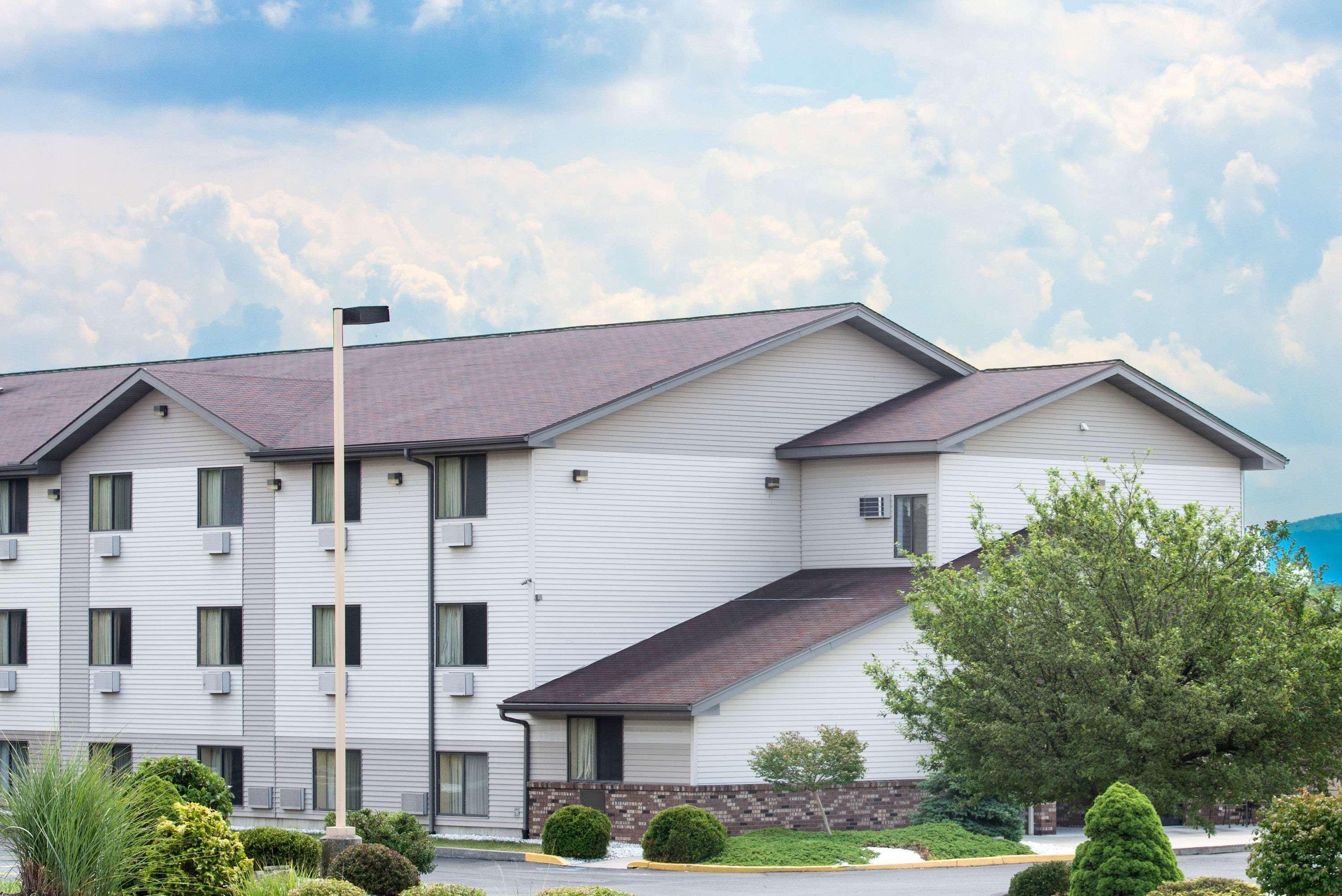 Hotel Super 8 By Wyndham Altoona Exterior foto