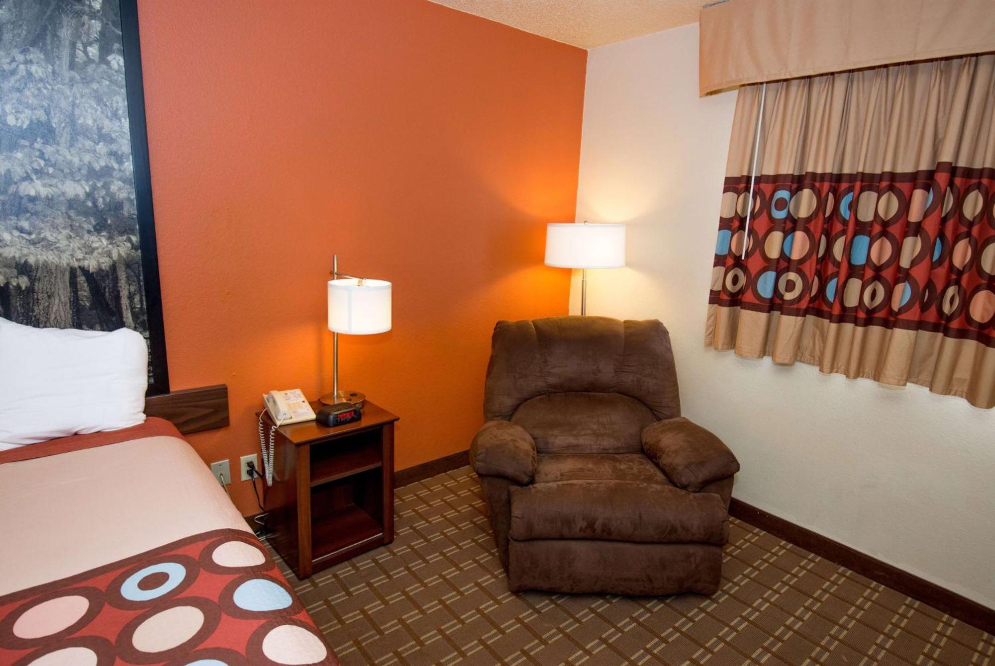 Hotel Super 8 By Wyndham Altoona Exterior foto